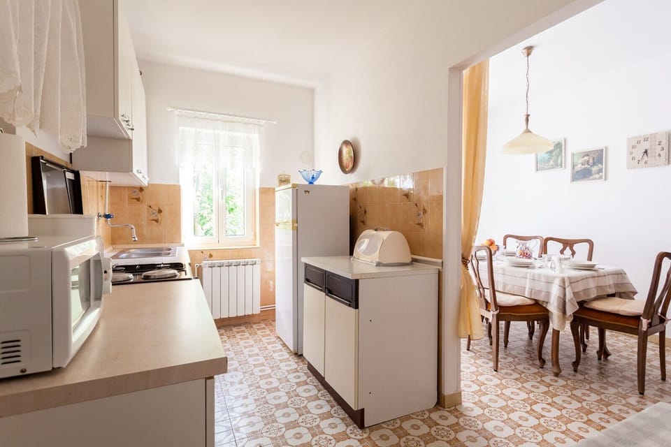 Simple yet cozy and fully functional kitchen, ideal for everyday meal preparation.