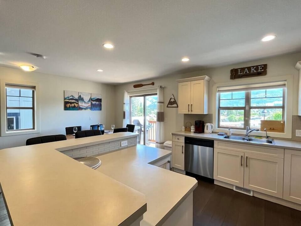 Visit at the kitchen island