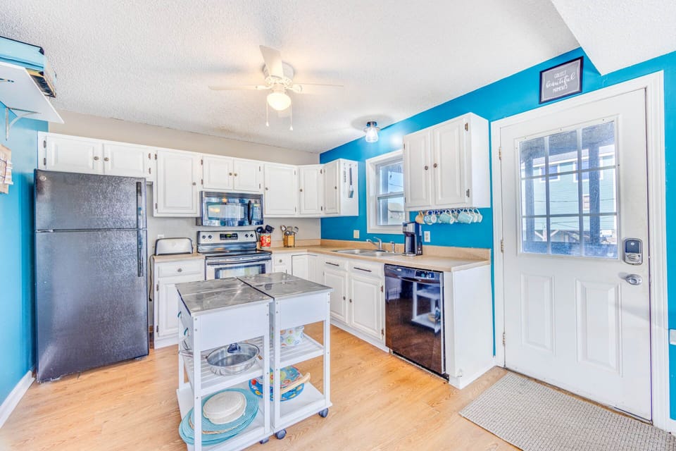 11-Surf-Or-Sound-Realty-1107-Frolicking Seaward-Kitchen-03