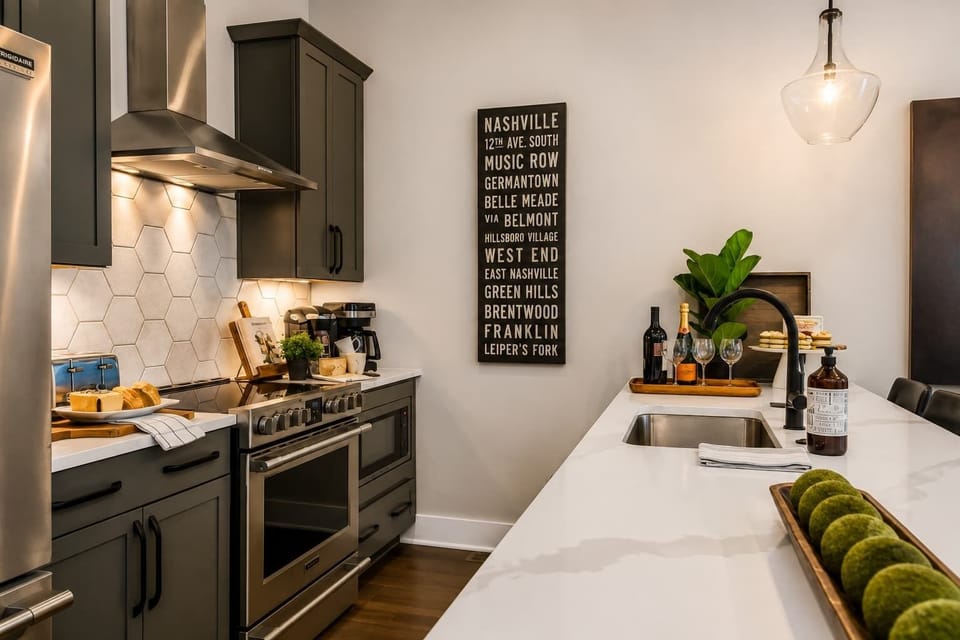 Enjoy plenty of space in the kitchen for make your favorite meals.