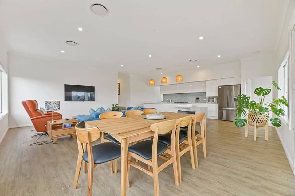 Dining Area - Sits 8