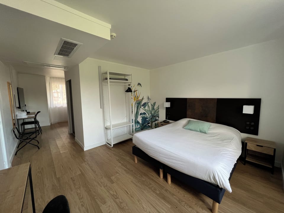 Deluxe Room | In-room safe, desk, soundproofing, iron/ironing board