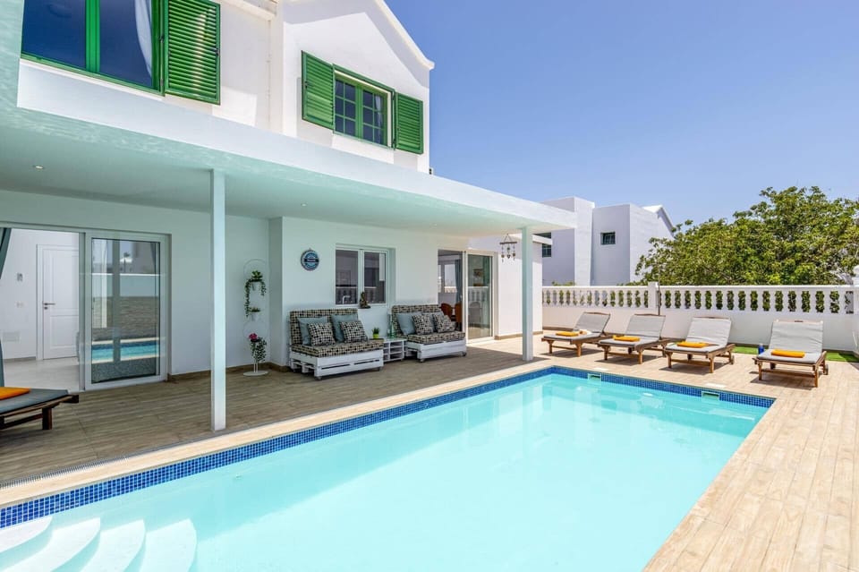 Villa Deluxe image