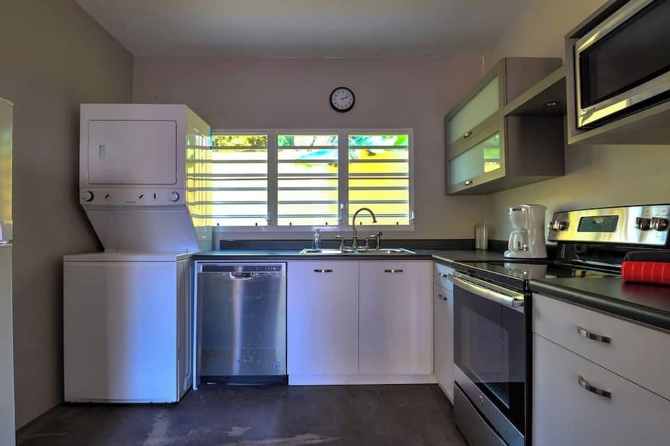 Full size kitchen.