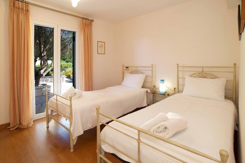 Villa Emelisse image