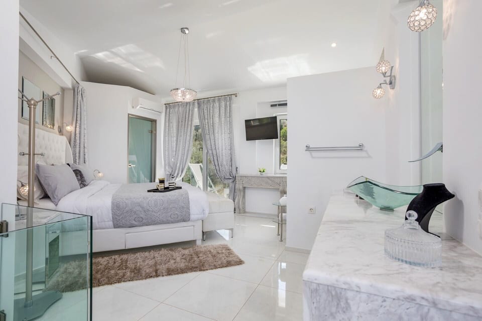 Villa Dion Retreat image