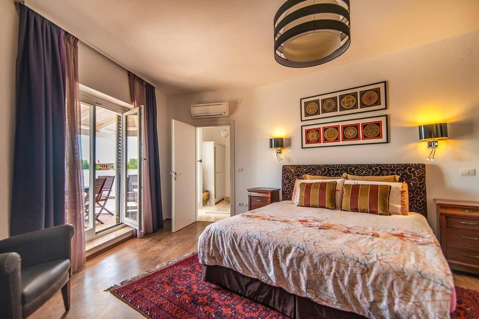 Villa Bella image