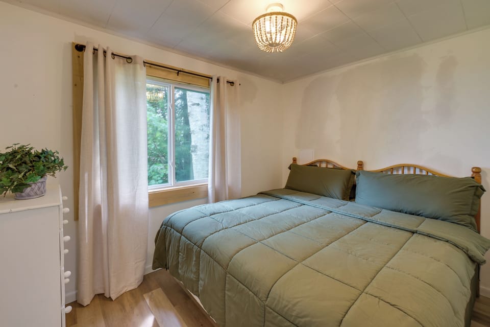 Bedroom 1 | King Bed