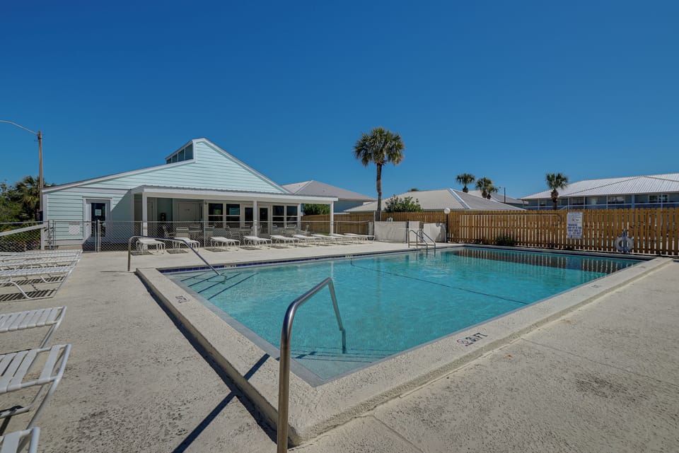 Southwind Condominiums | Community Pool