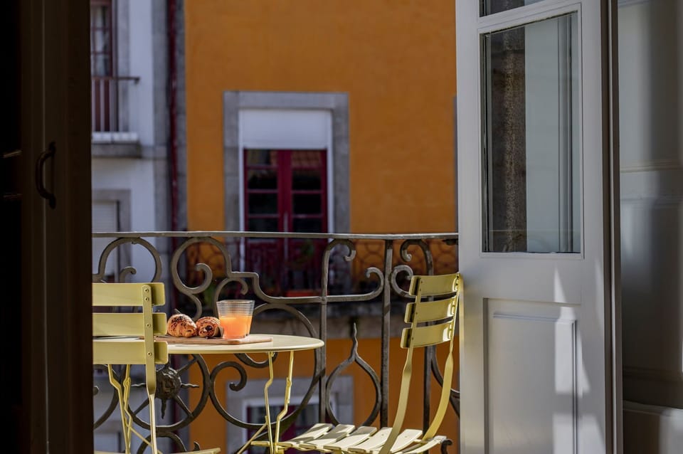Enjoy the warm weather and Porto's lively streets from our beautiful balcony #summer #airbnb
