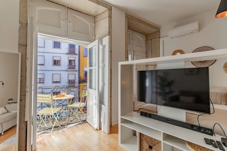 Our flat screen TV and AC unit are the perfect additions for your stay #amazing #comfort