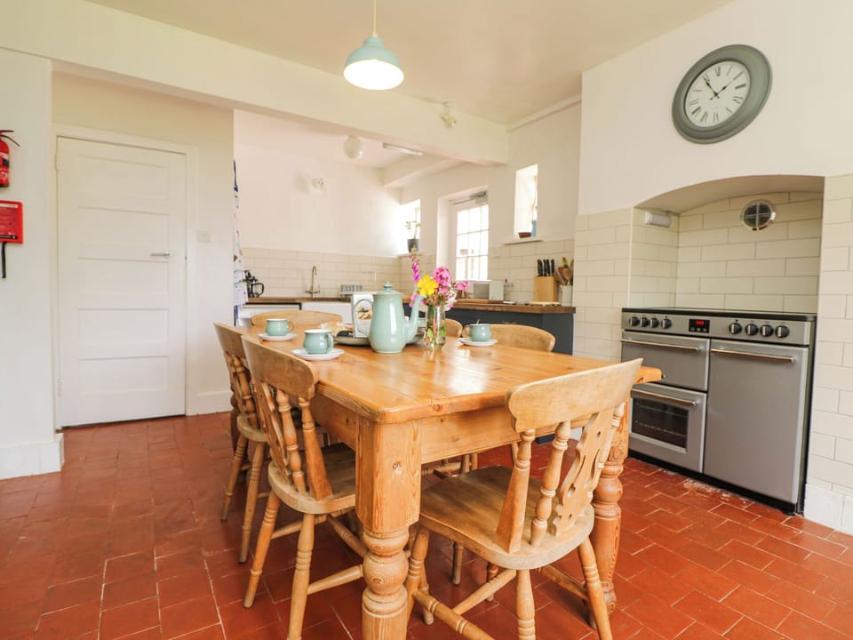 Cottage | Dining