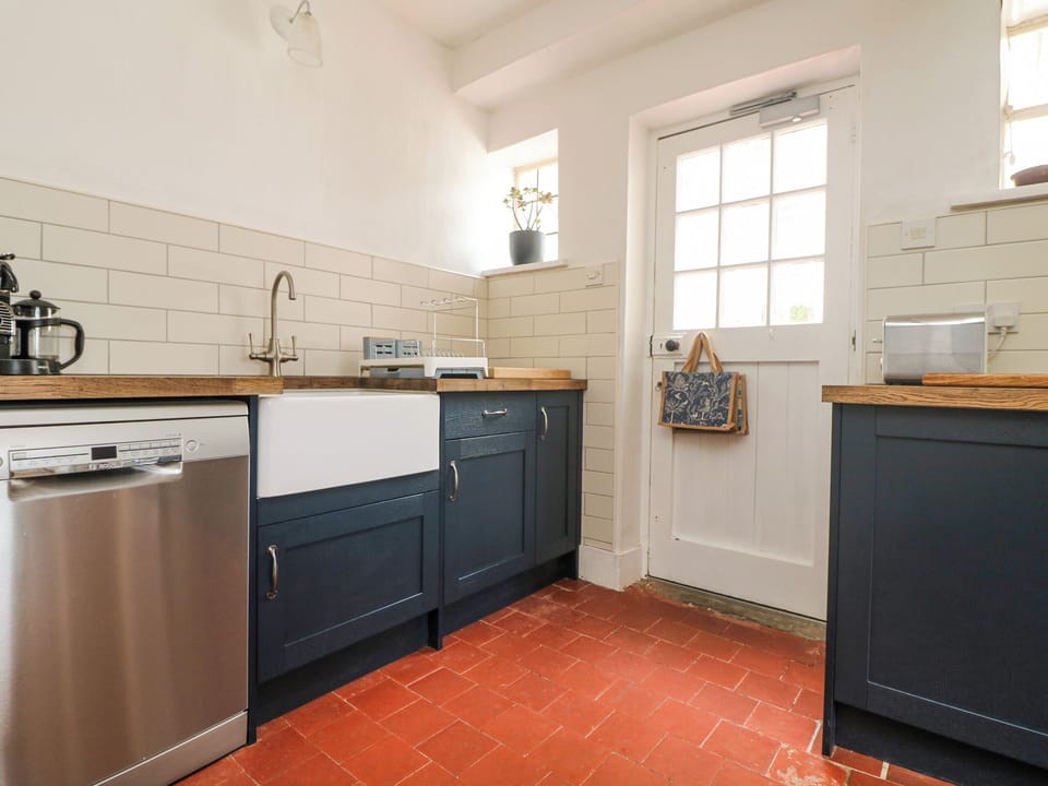 Cottage | Private kitchen | Fridge, dishwasher, cookware/dishes/utensils