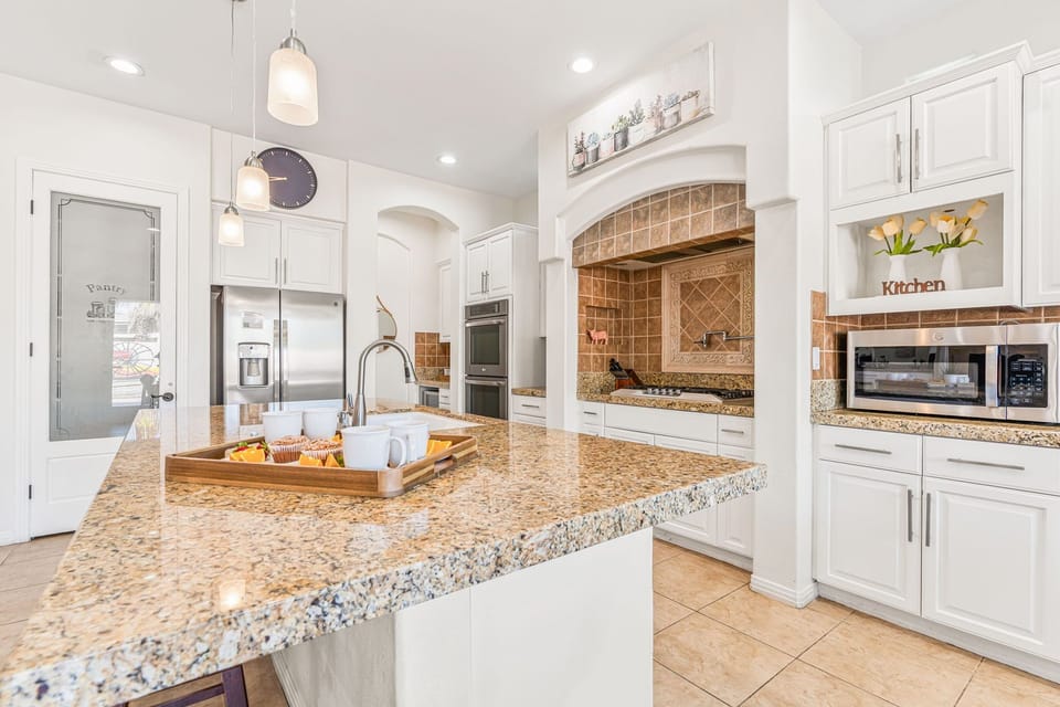 House | Private kitchen | Full-size fridge, microwave, oven, stovetop