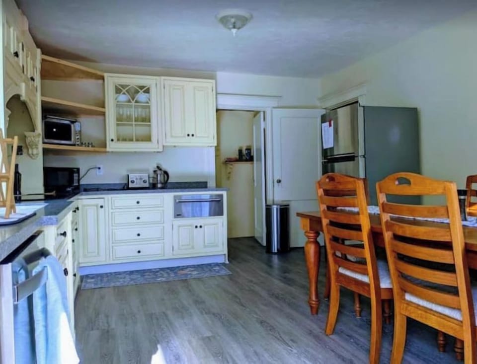 Country Kitchen