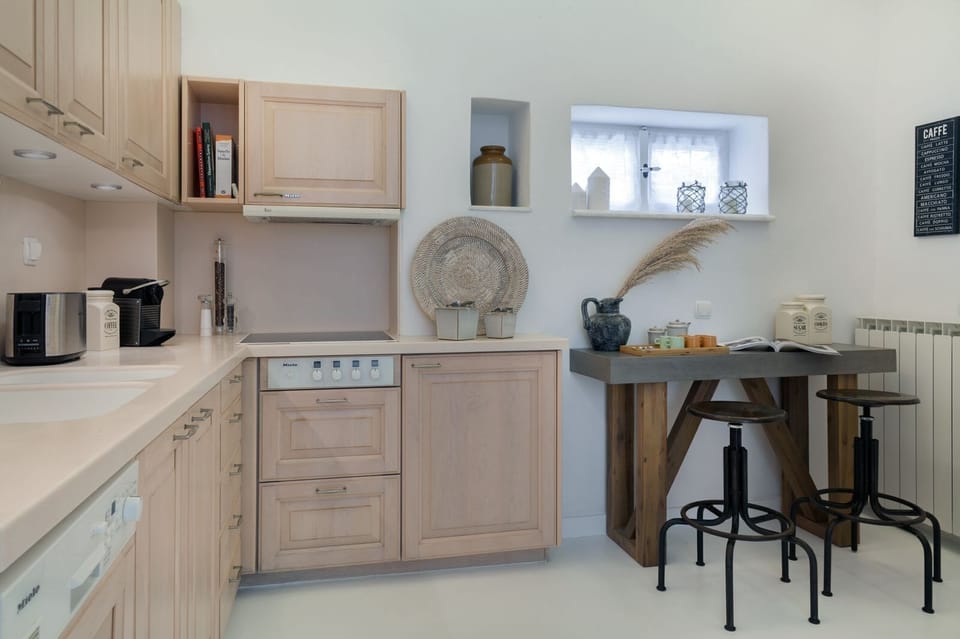 Apartment with Sea View | Private kitchen | Espresso maker, coffee/tea maker, electric kettle