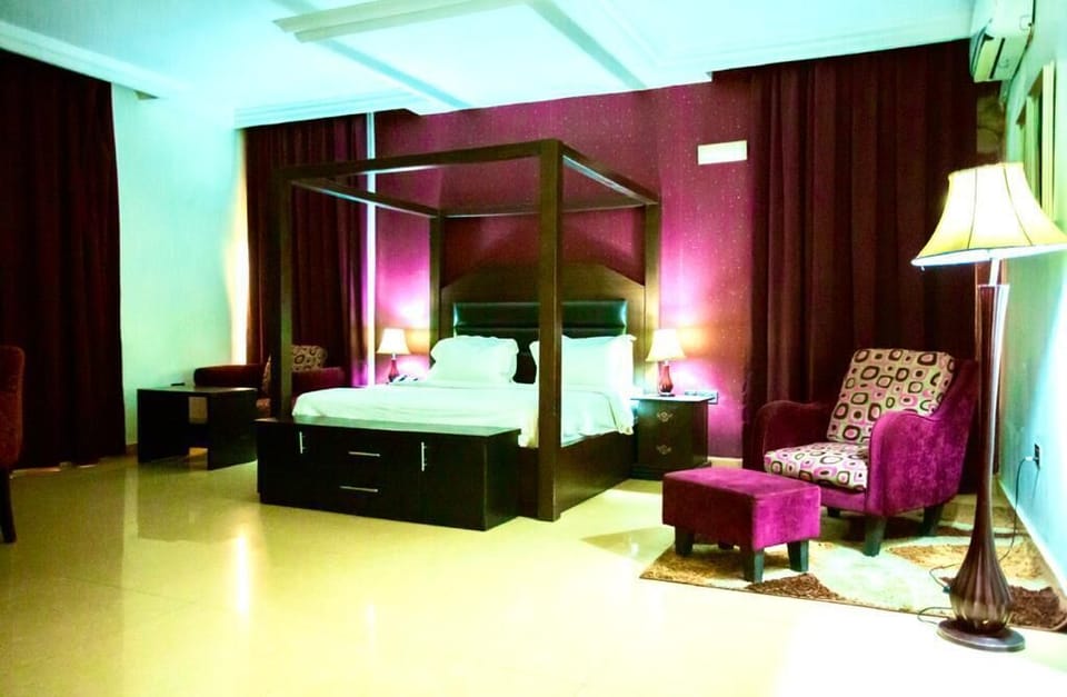 Deluxe Room | Premium bedding, minibar, in-room safe, blackout drapes