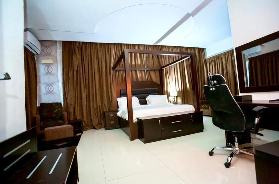 Premium bedding, minibar, in-room safe, blackout drapes