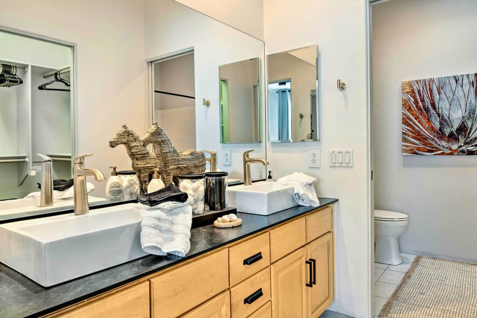 En-Suite | Double Sink | Towels Provided