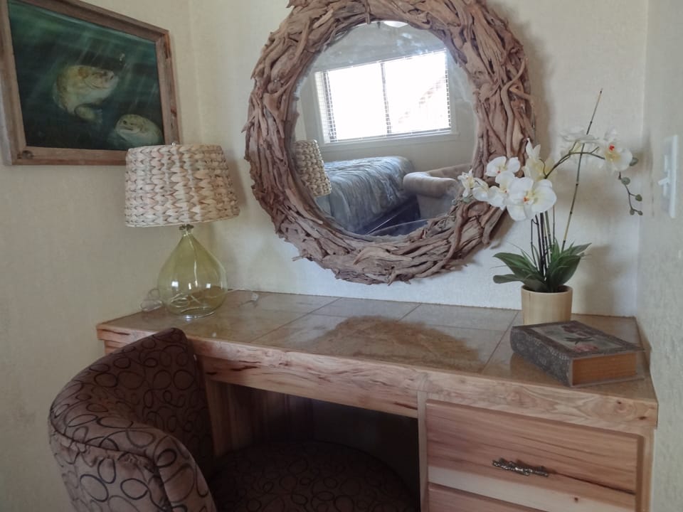 Flower, Flower Arrangement, Indoors, Furniture, Living Room