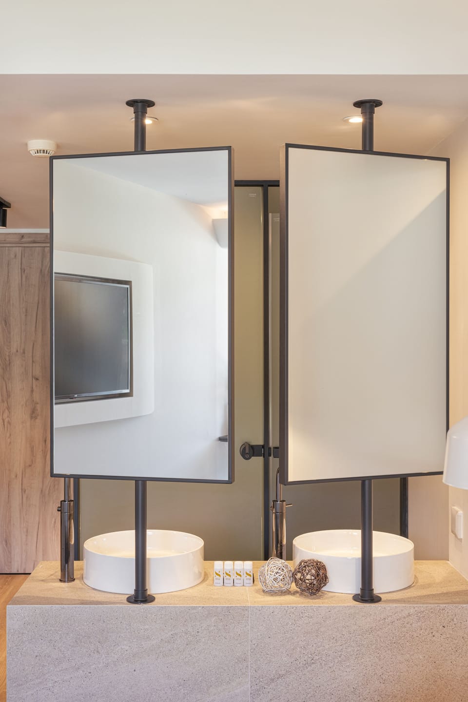 Design Double or Twin Room | Bathroom | Shower, rainfall showerhead, free toiletries, hair dryer