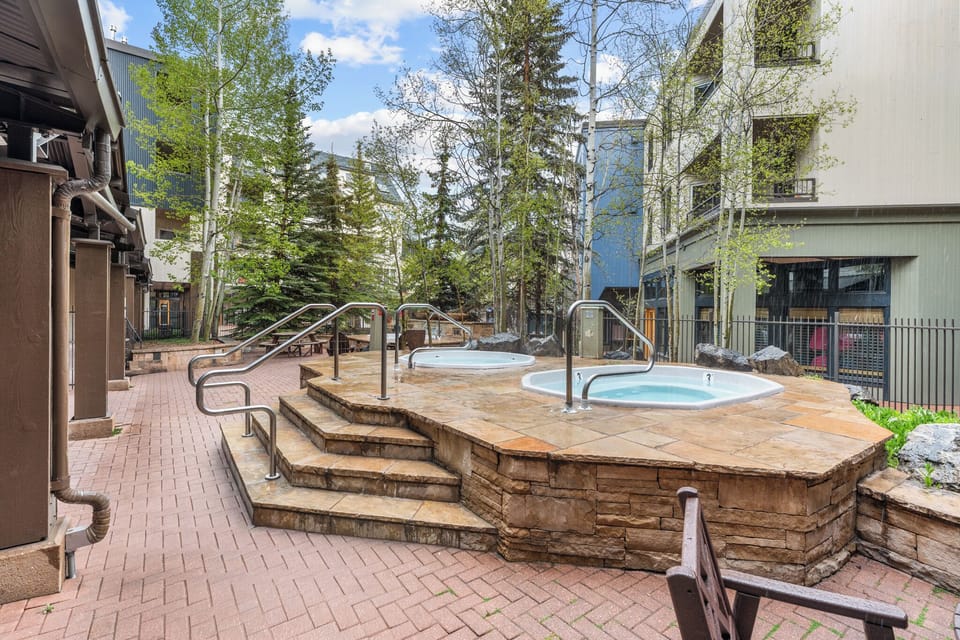 Condo (2 Bedrooms) | Property amenity