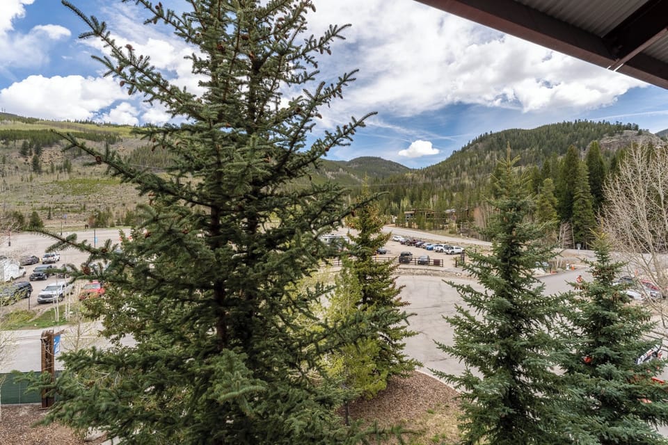 Condo (2 Bedrooms) | Property amenity