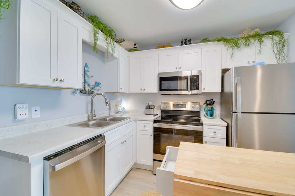 Kitchen | Smart TV in Each Bedroom | Access to Community Amenities