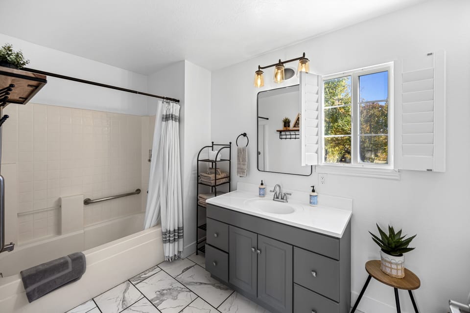 Exclusive Double Room, Ensuite, Mountain View | Bathroom
