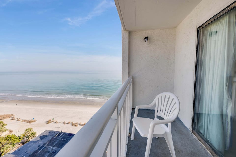 Breathtaking Views from Balcony!
