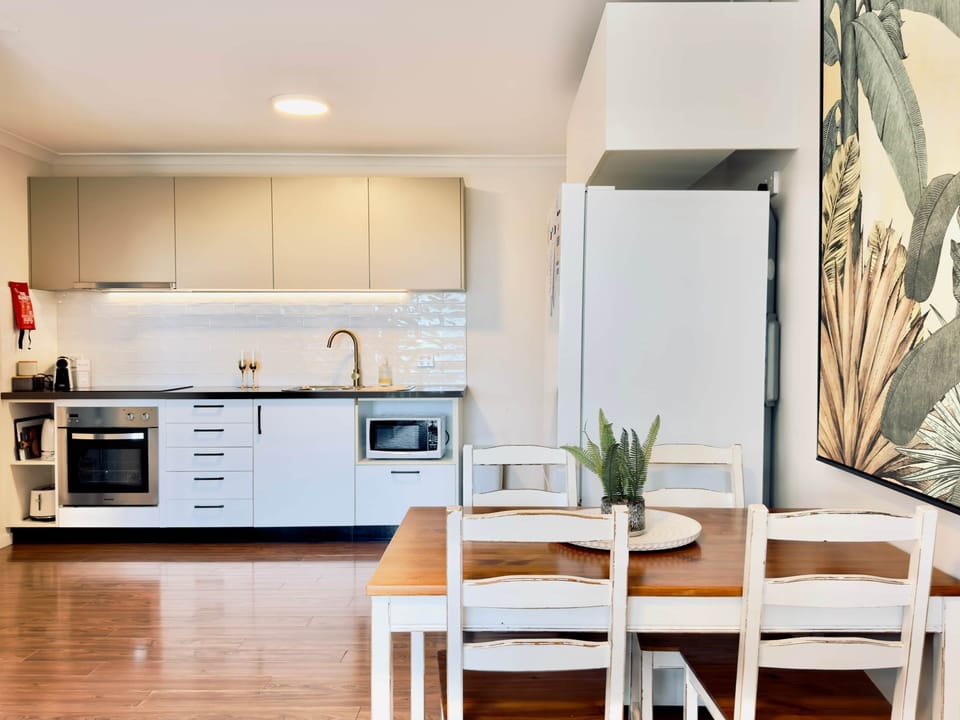 Cook in, or walk to Ballina's best cafés — the choice is yours
