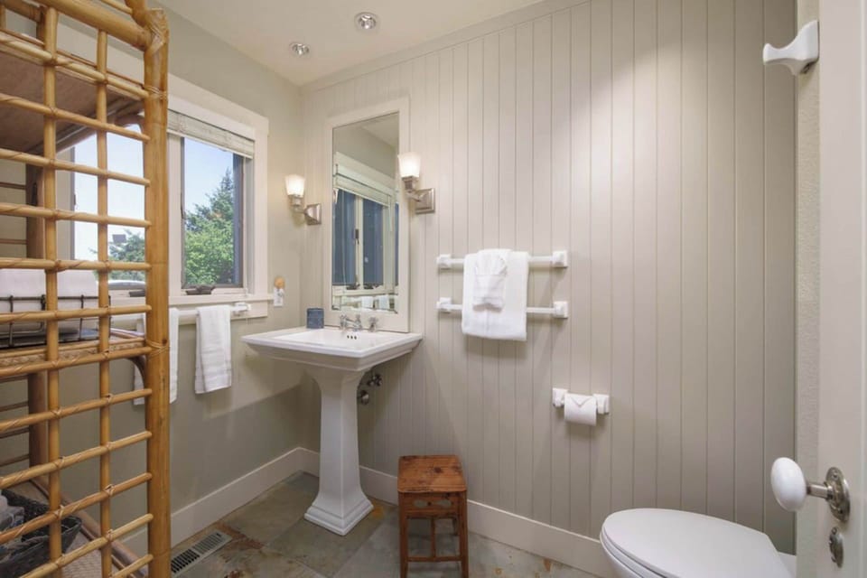 Chapman Cove by Avantstay Gorgeous Beach Bungalow w/ Sauna Cottage in Cannon Beach