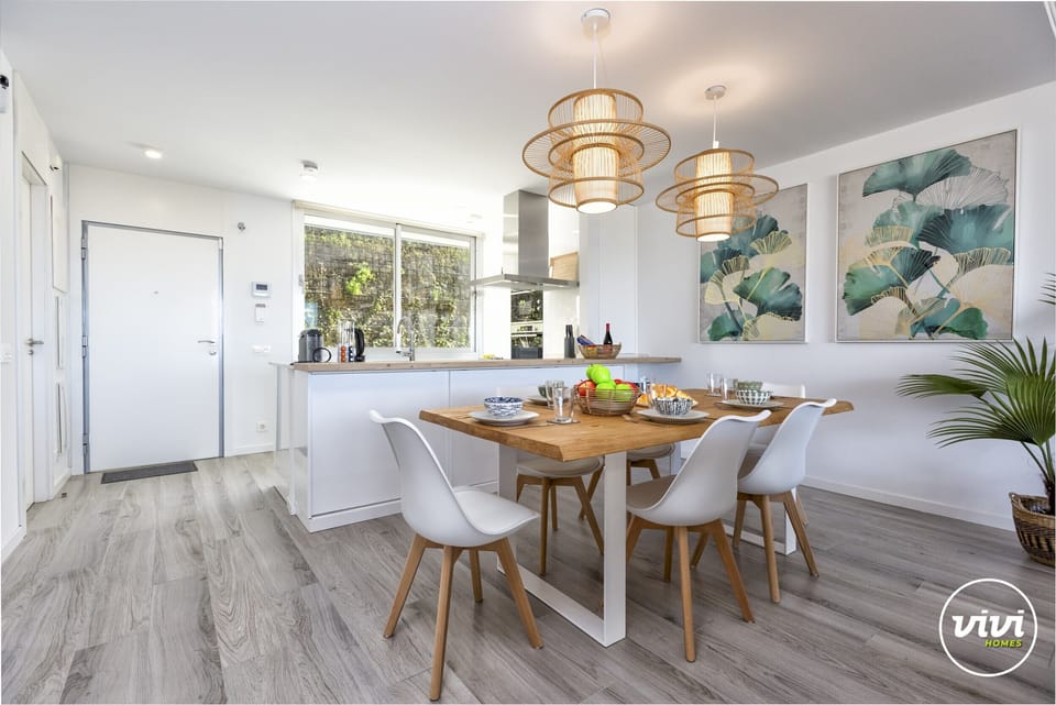 Modern dining area, Sonrisa, Townhouse in Estepona