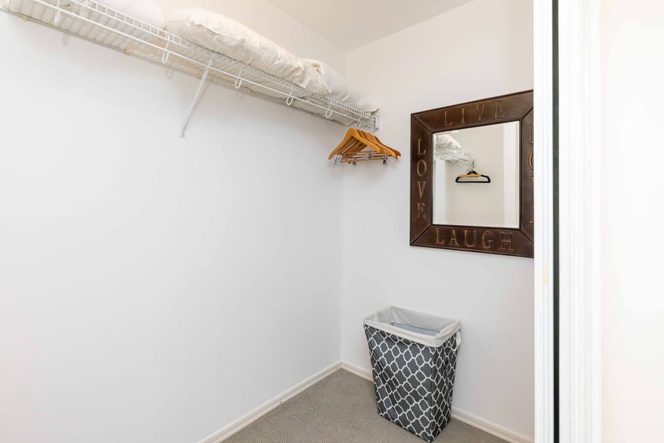 3 bedrooms, individually decorated, individually furnished, travel crib