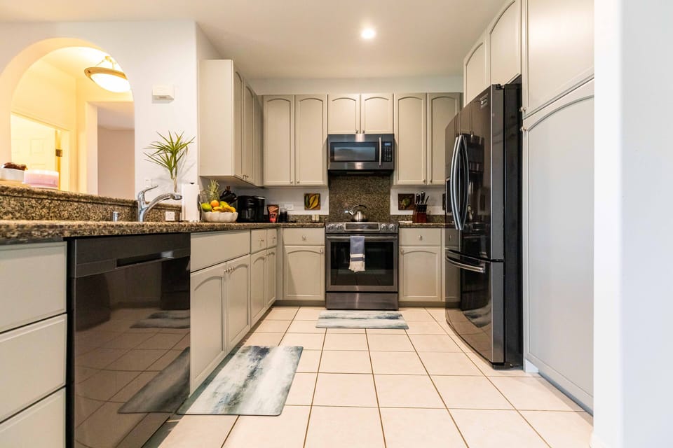 Apartment | Private kitchen | Full-size fridge, microwave, oven, stovetop