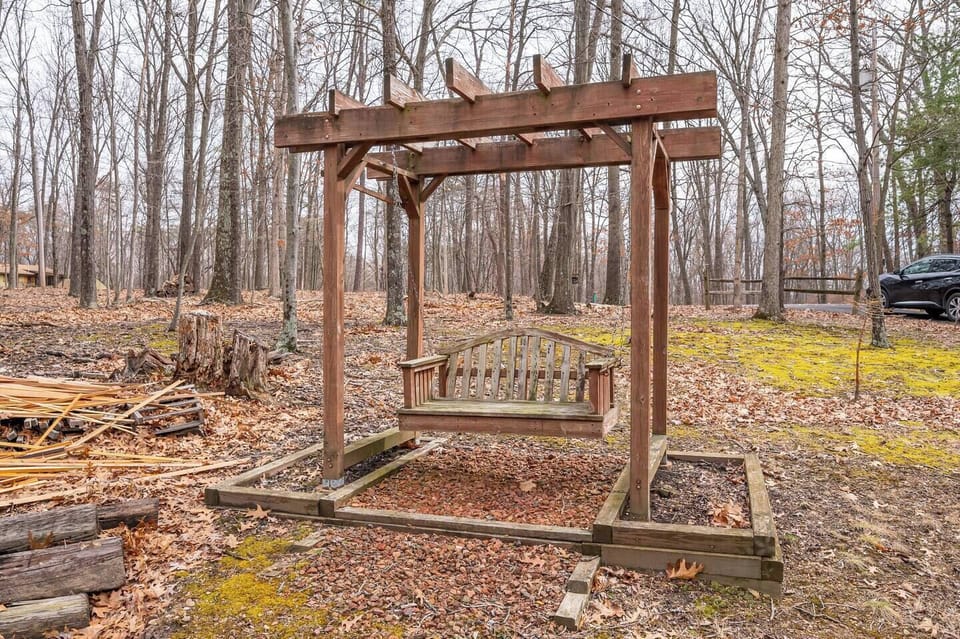 Outdoor bench swing
