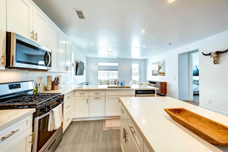 Kitchen | Cooking Basics | Free WiFi