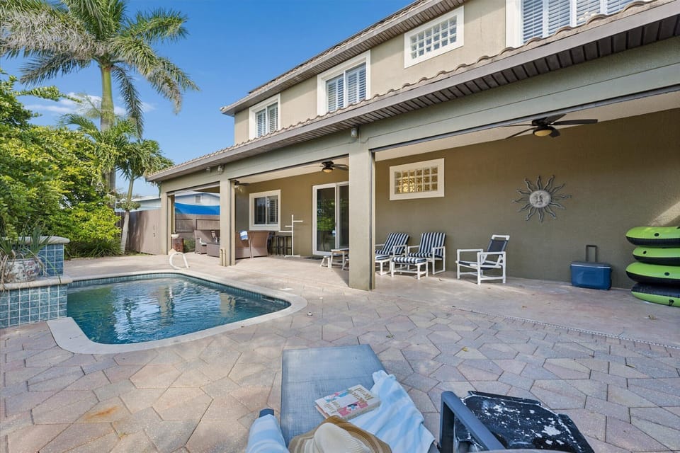 Private Poolside Paradise