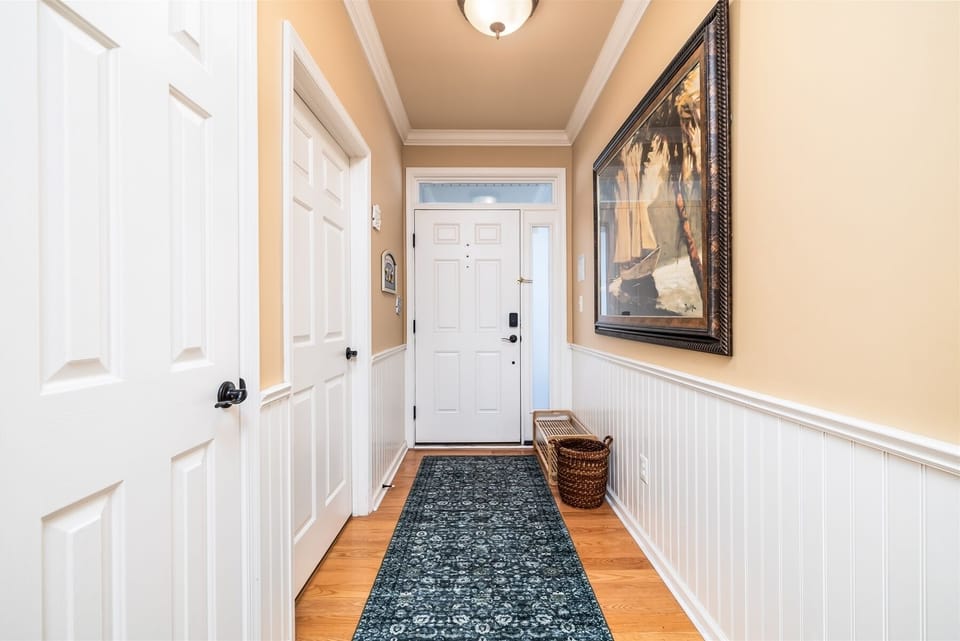 Sunset Island 37 Fountain Drive West, Unit 5E Hallway