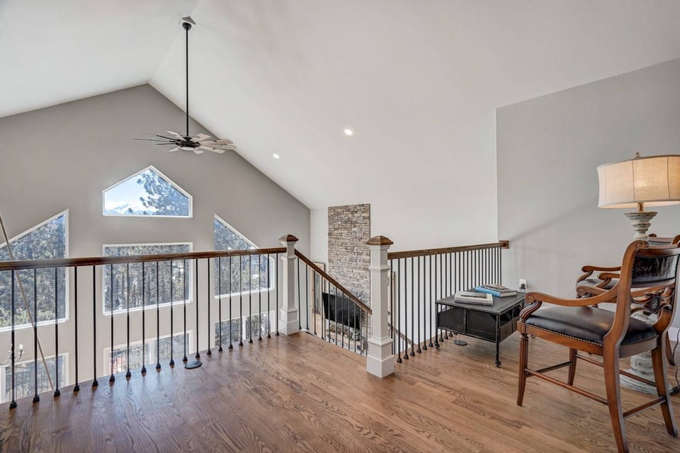 Upper Level Sitting Area