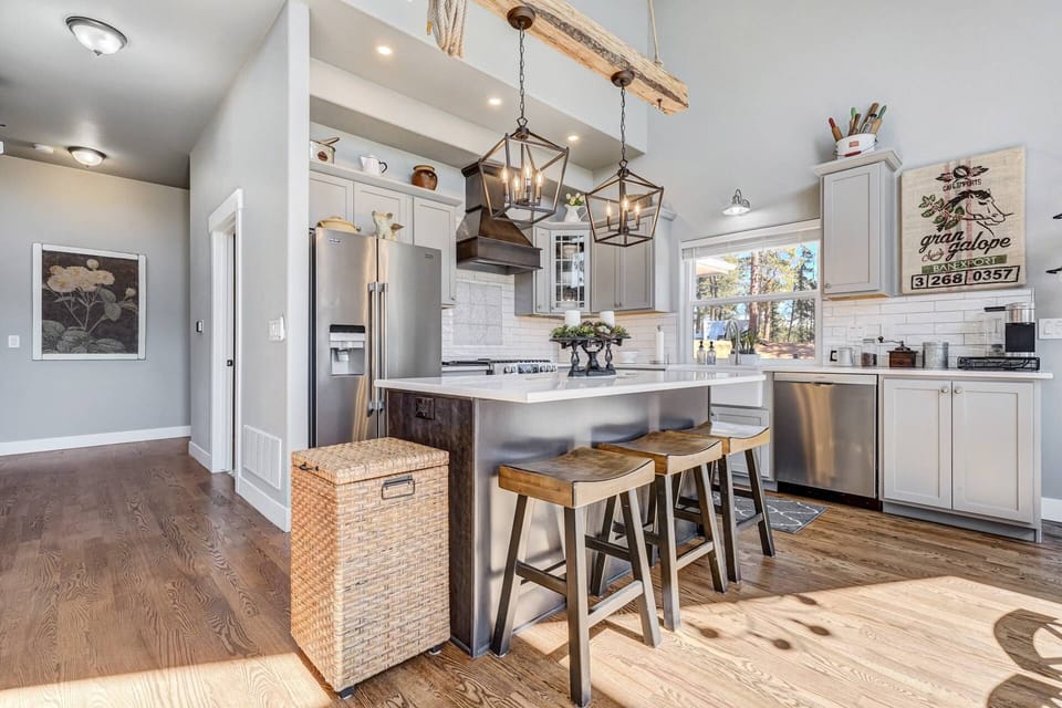 Spacious kitchen waiting for your cooking skills!