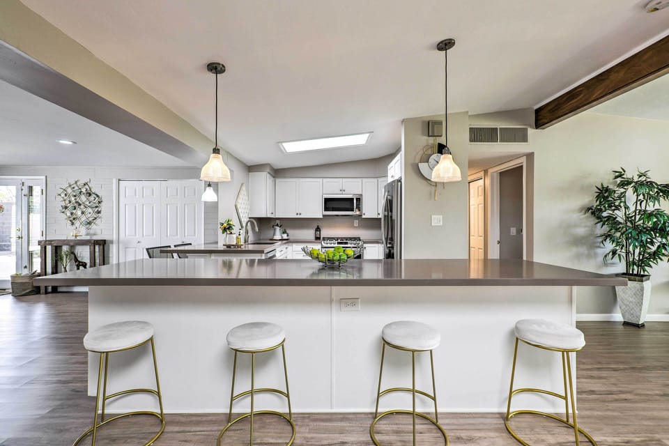 Kitchen | Coffee Maker (Coffee Provided)