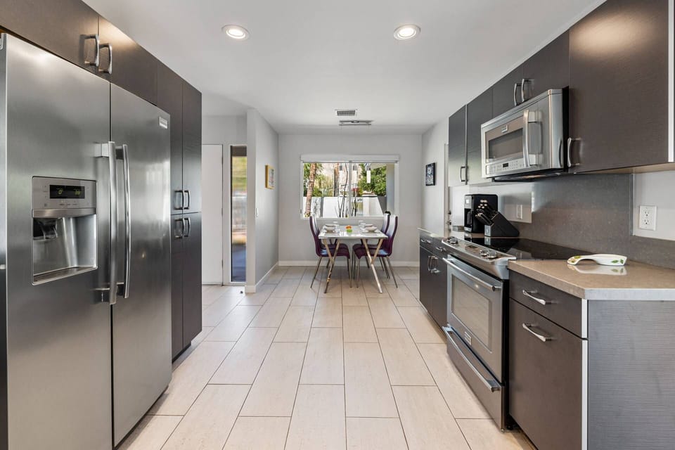Well-stocked Kitchen Perfect for Family Meals!