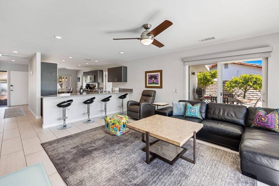 Comfortable Sectional, Great for Relaxing!