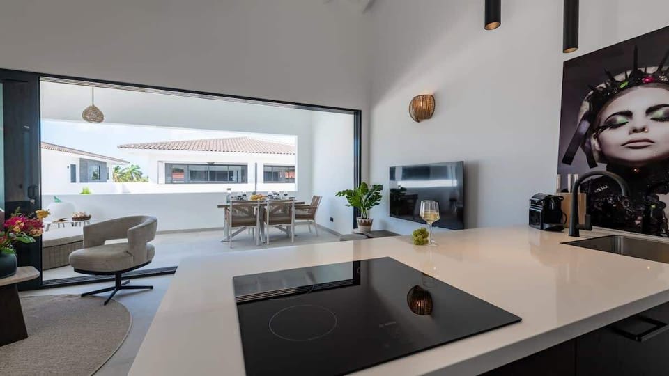Beautiful 2 bedroom penthouse with pool access for vacation rental on Curacao, photo 5