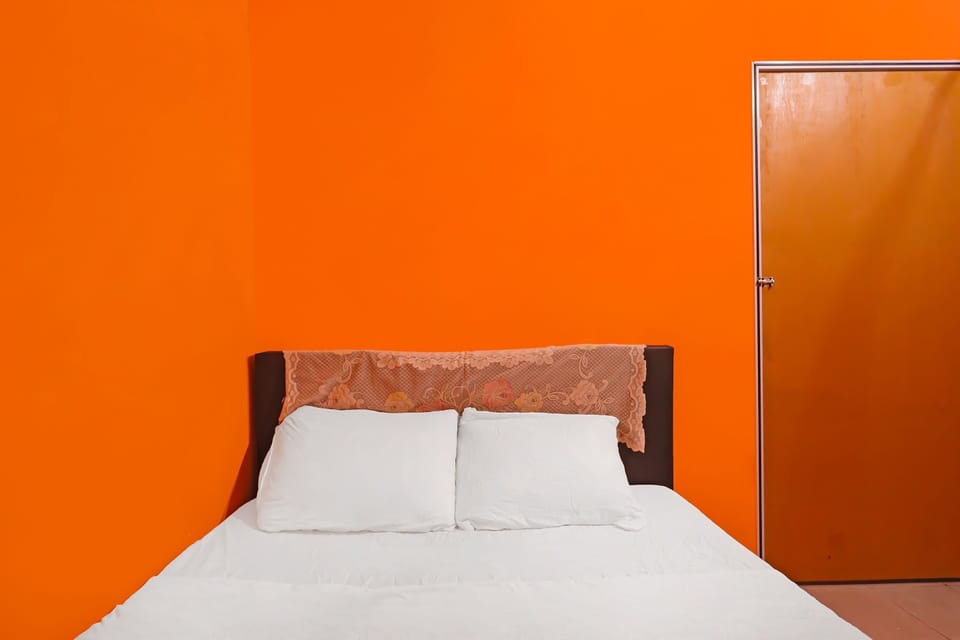 Double Room | Laptop workspace, WiFi (free), bed sheets