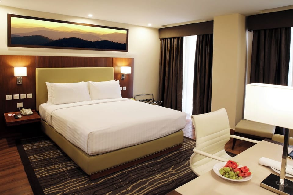 Room | Desk, laptop workspace, WiFi (free), individually furnished
