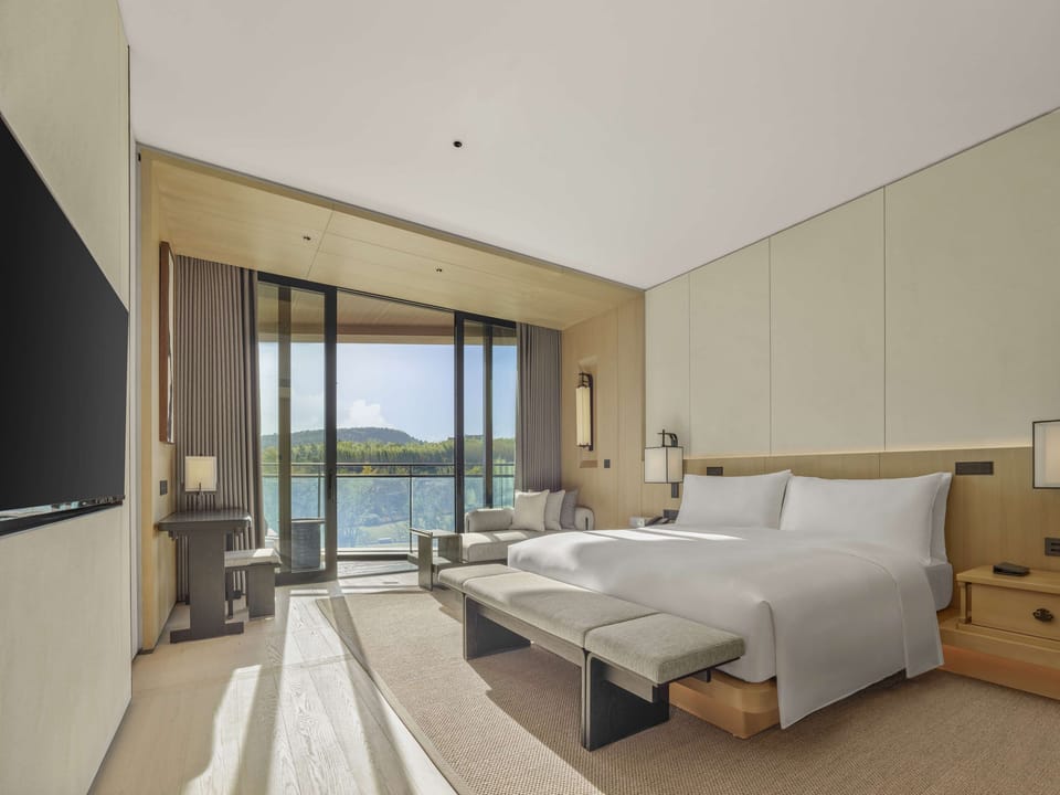 Premium Suite, 1 King Bed | In-room safe, desk, blackout drapes, WiFi (free)