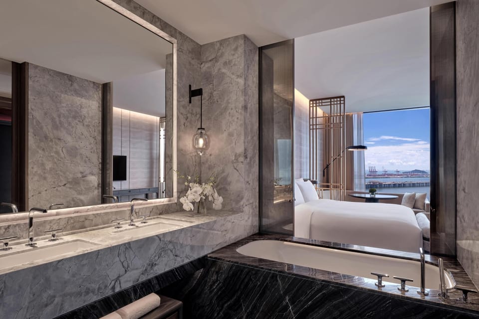 Executive Room, 1 King Bed, Bay View | Bathroom | Separate tub and shower, free toiletries, hair dryer, bathrobes