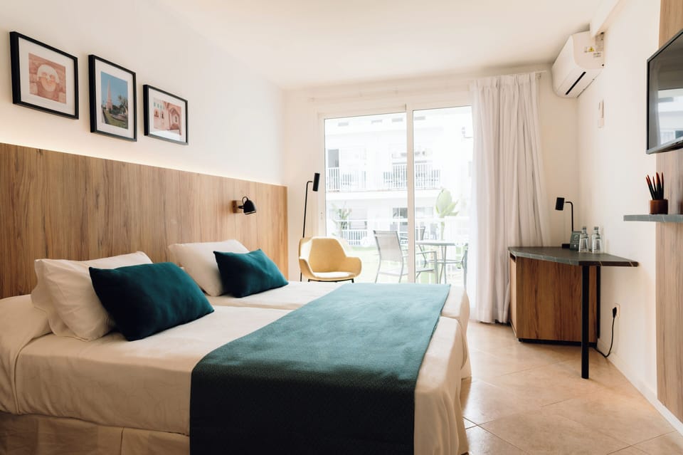Superior Double Room, Terrace | Laptop workspace, WiFi (free), bed sheets